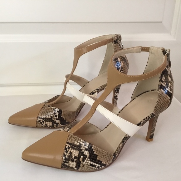 Women’s Snakeskin Pattern Pointed Toe T-Strap Heel Pumps - Picture 3 of 6